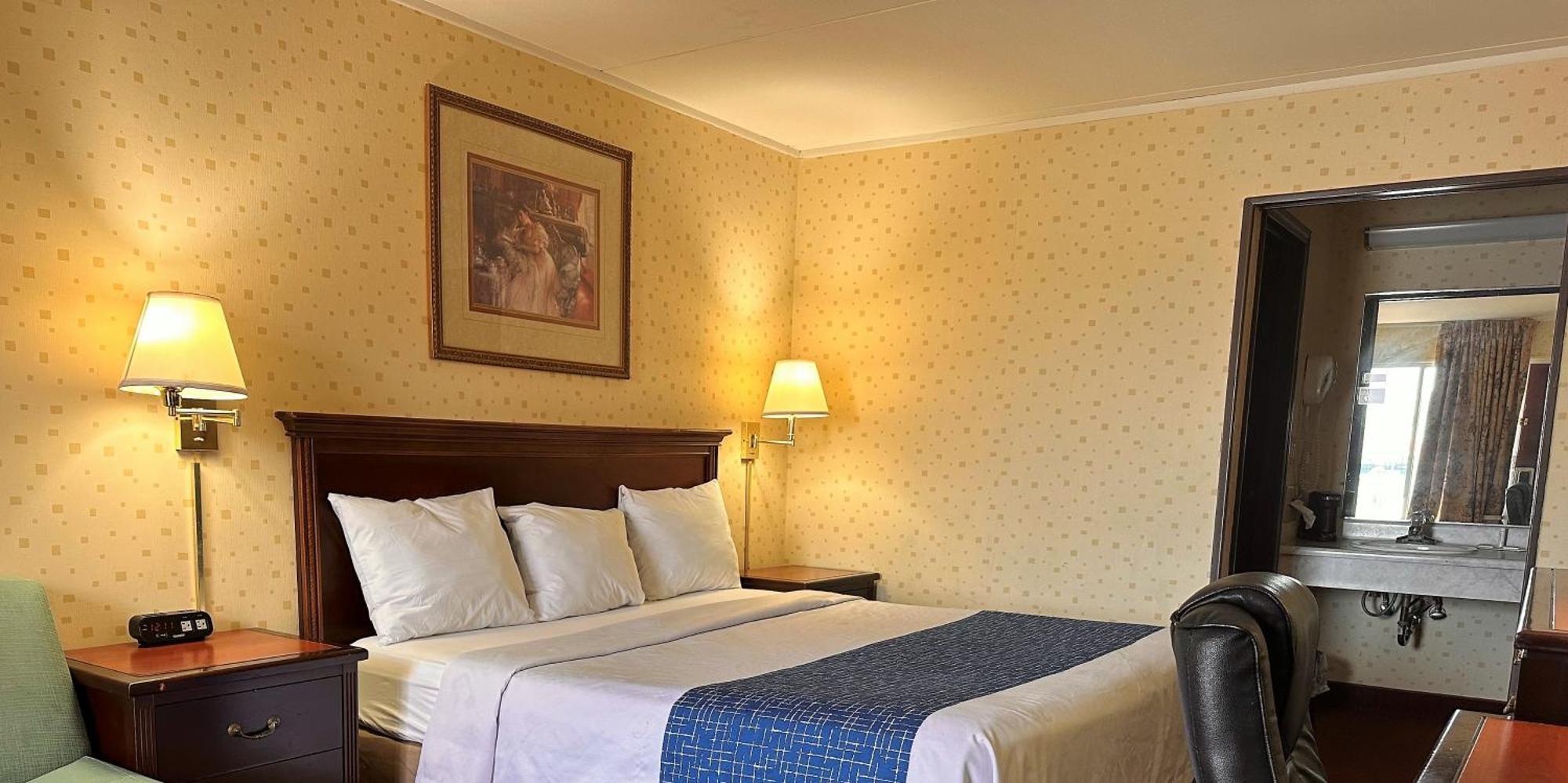 Travelodge By Wyndham Seymour