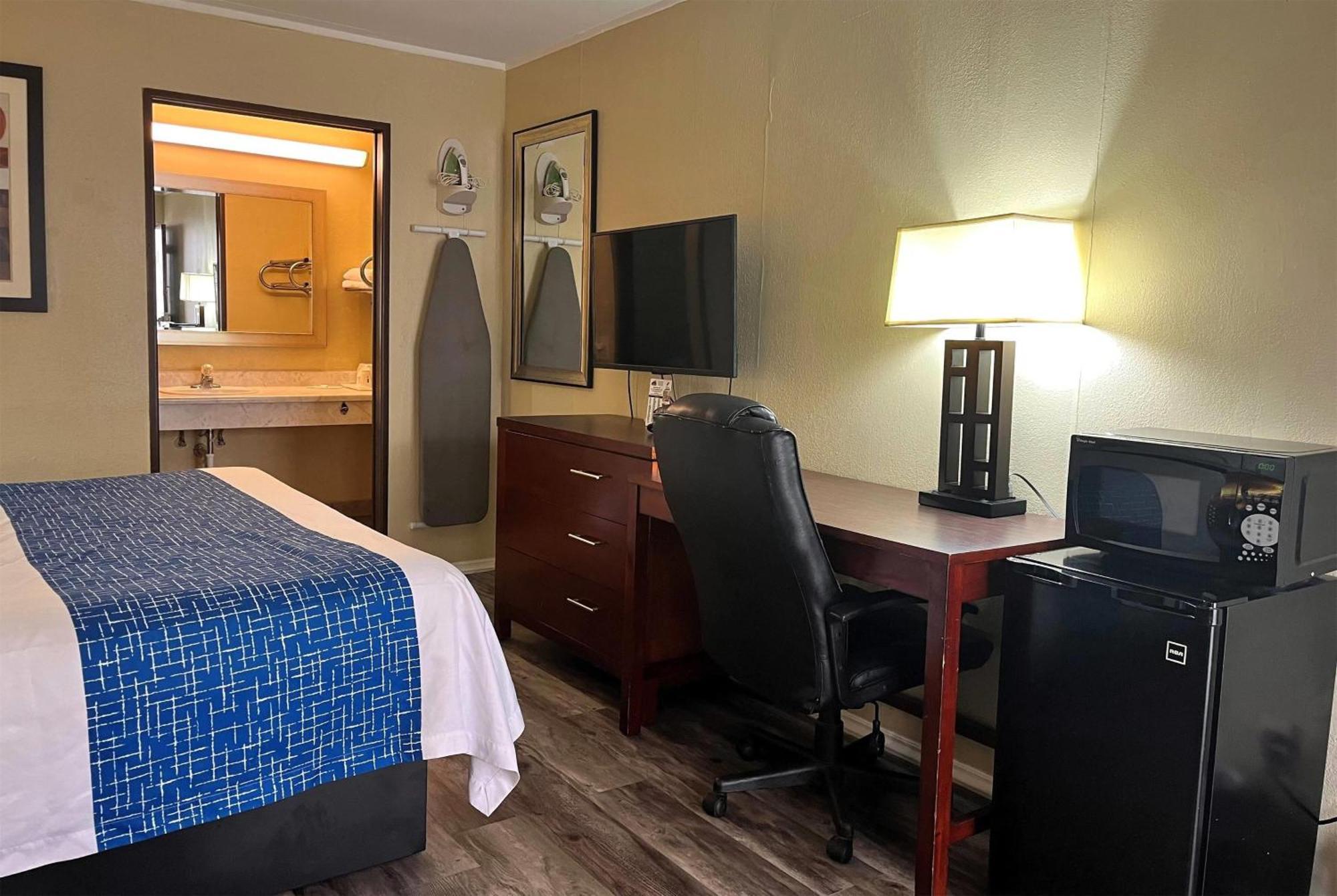 Hotel Travelodge By Wyndham Seymour